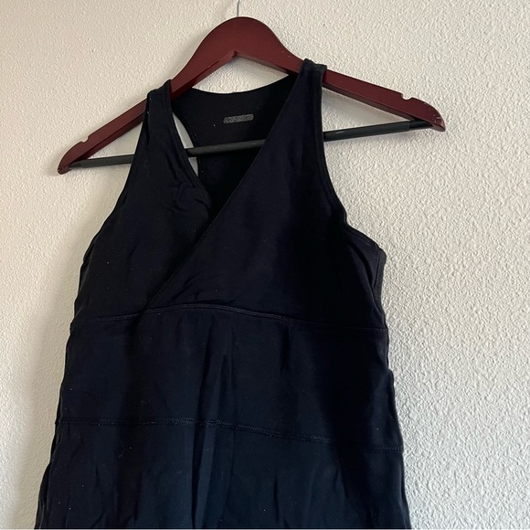 Lululemon Black V Neck Racerback Crossover Athletic Workout Tank Top Size 8 - Picture 1 of 9